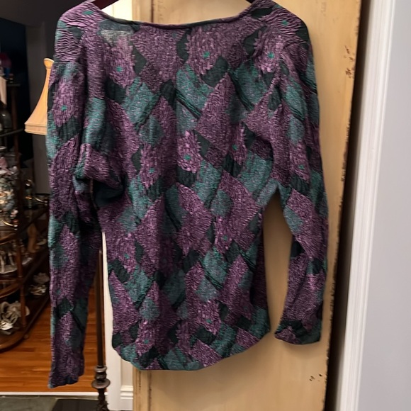 Skirt waistband is elastic colors purple &green. Skirt is below the knee midi - Picture 5 of 7